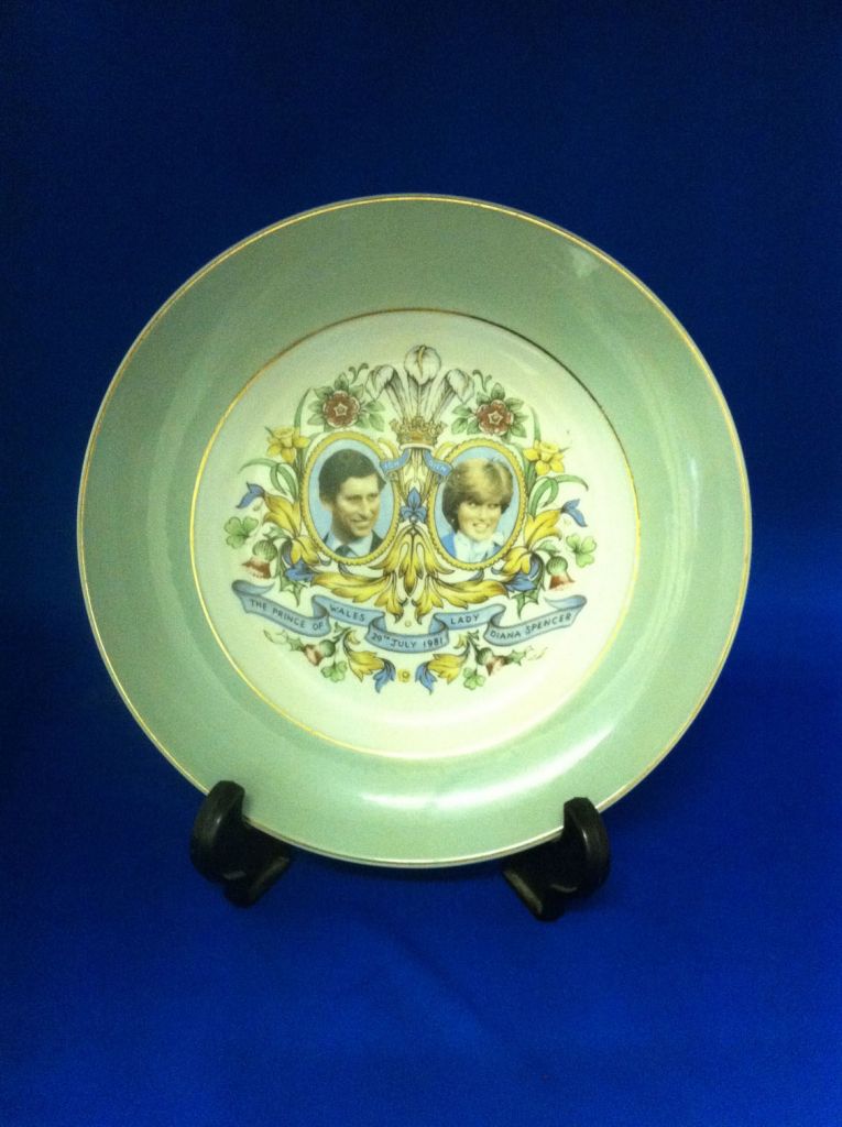 The Royal Family: Charles & Diana commemorative  plate