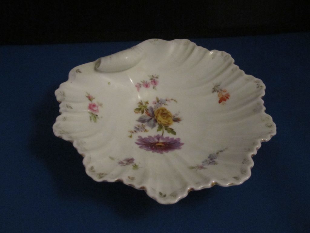 Shell shaped dish