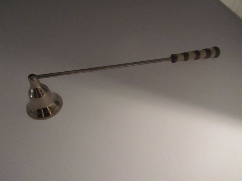 Candle snuffer